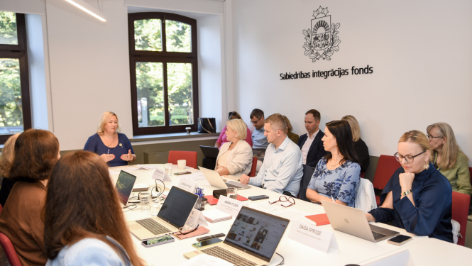 Bilde attēlo Padomes sēdi