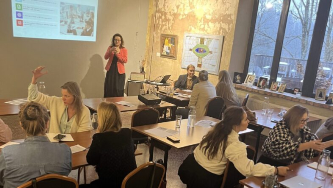 Mācību dalībnieki mācību procesā