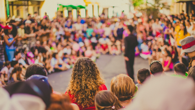 Ilustratīvs foto no pasākuma ar cilvēkiem