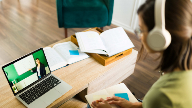 Izsludināts konkurss valodu apmācību nodrošinātājiem ar mērķi sekmēt latviešu valodas apguvi reemigrantiem un viņu ģimenes locekļiem