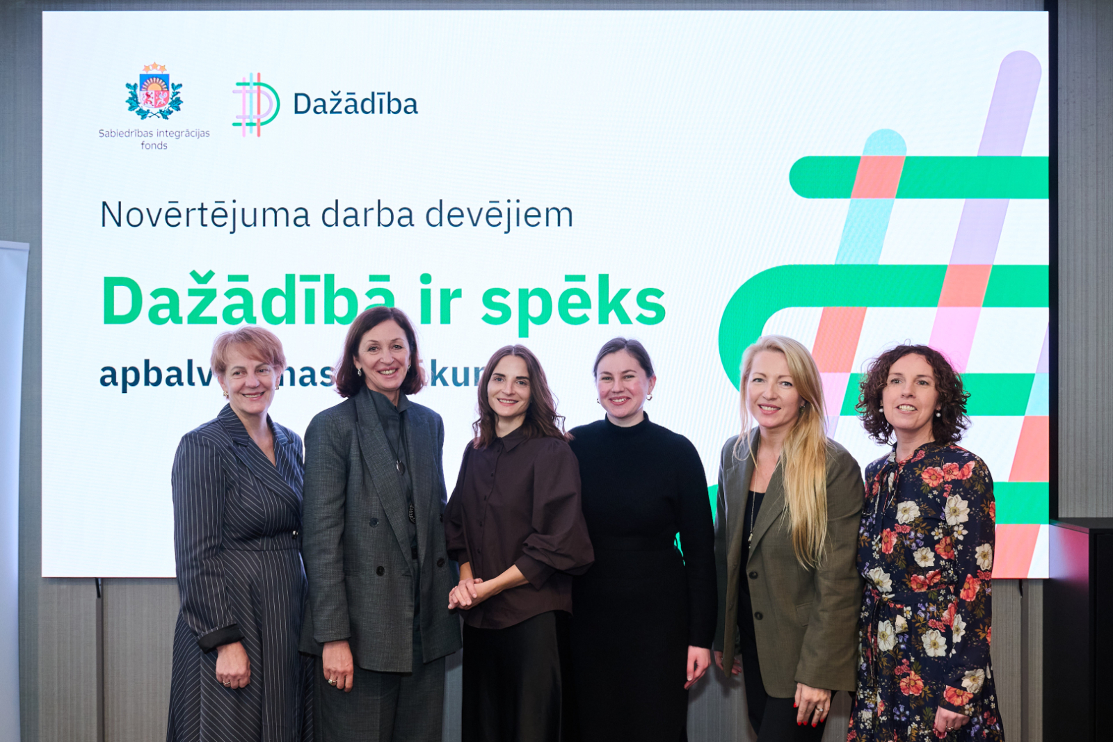 Dažādībā ir spēks komandas kopbilde