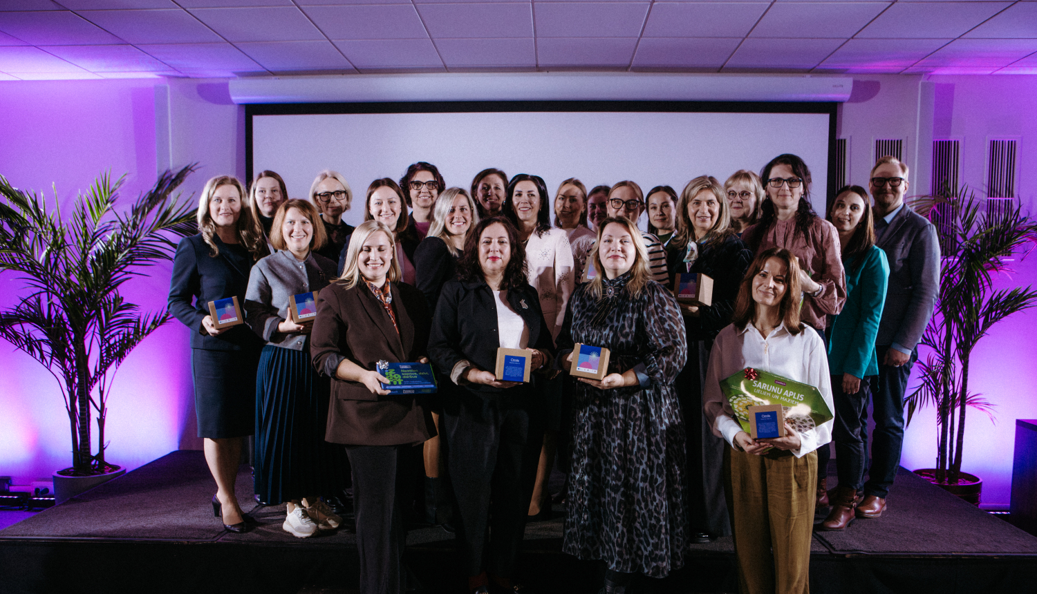 Attēlā ir goda ģimeņu nominati