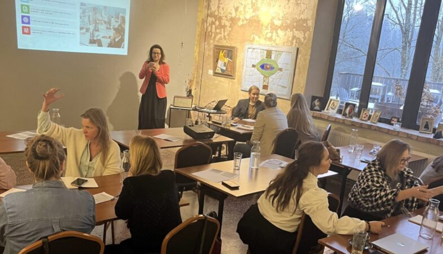 Mācību dalībnieki mācību procesā