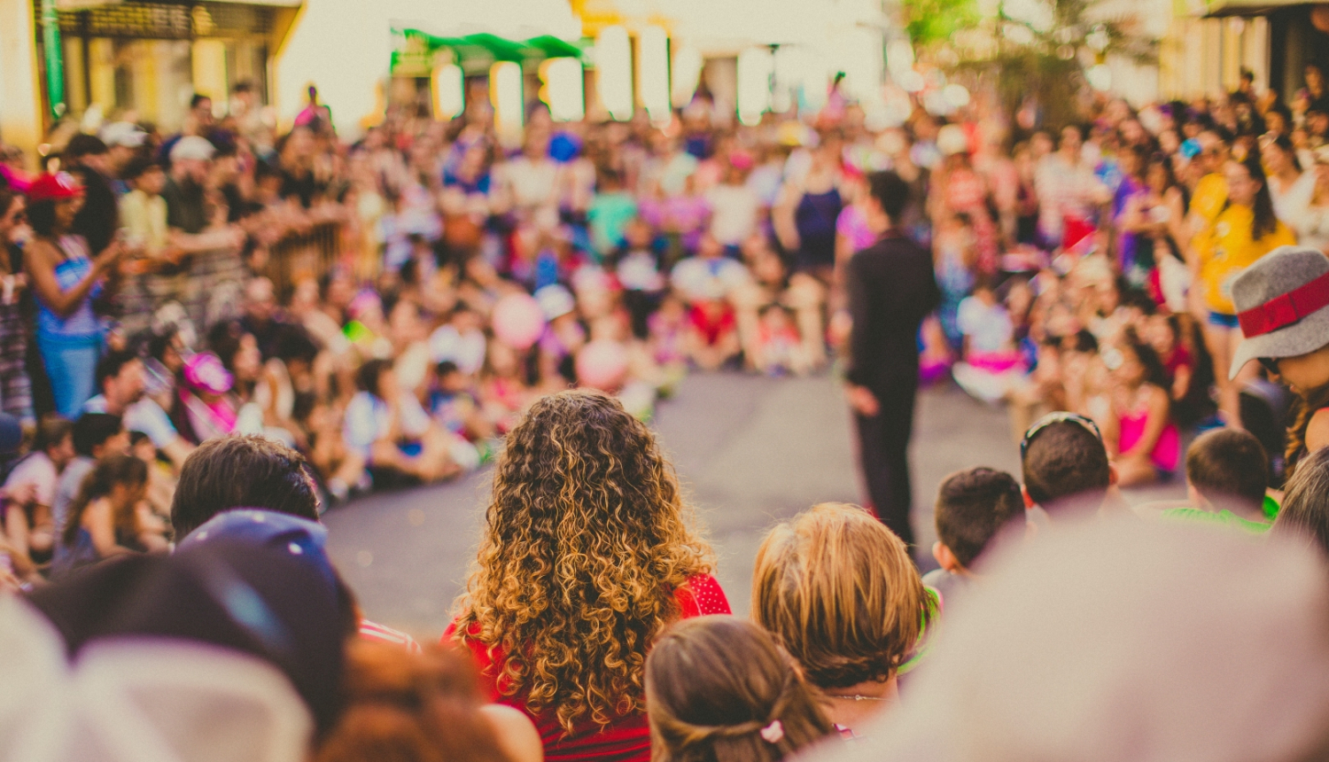 Ilustratīvs foto no pasākuma ar cilvēkiem