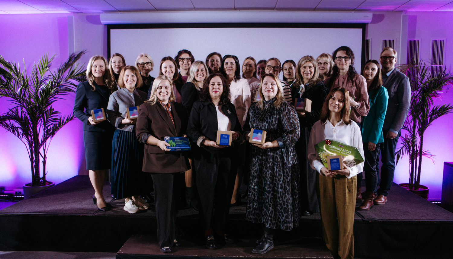 Attēlā ir goda ģimeņu nominati